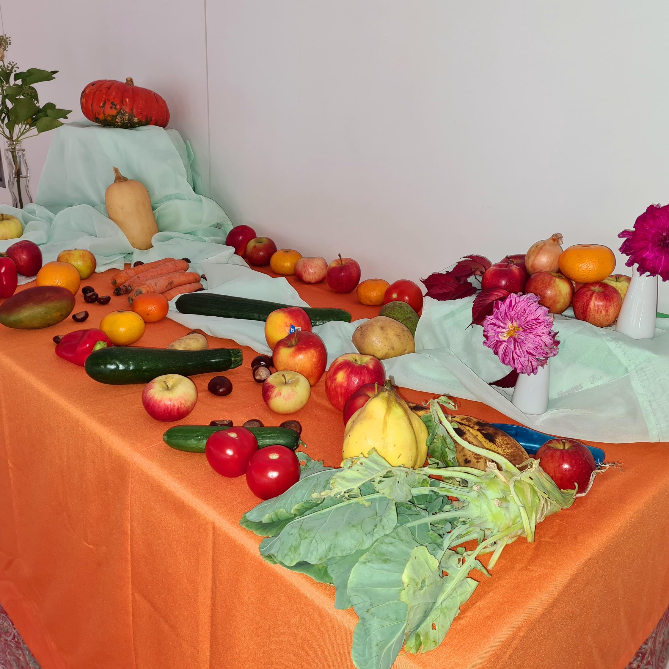 Altar Obst und Gemüse von den Kindern