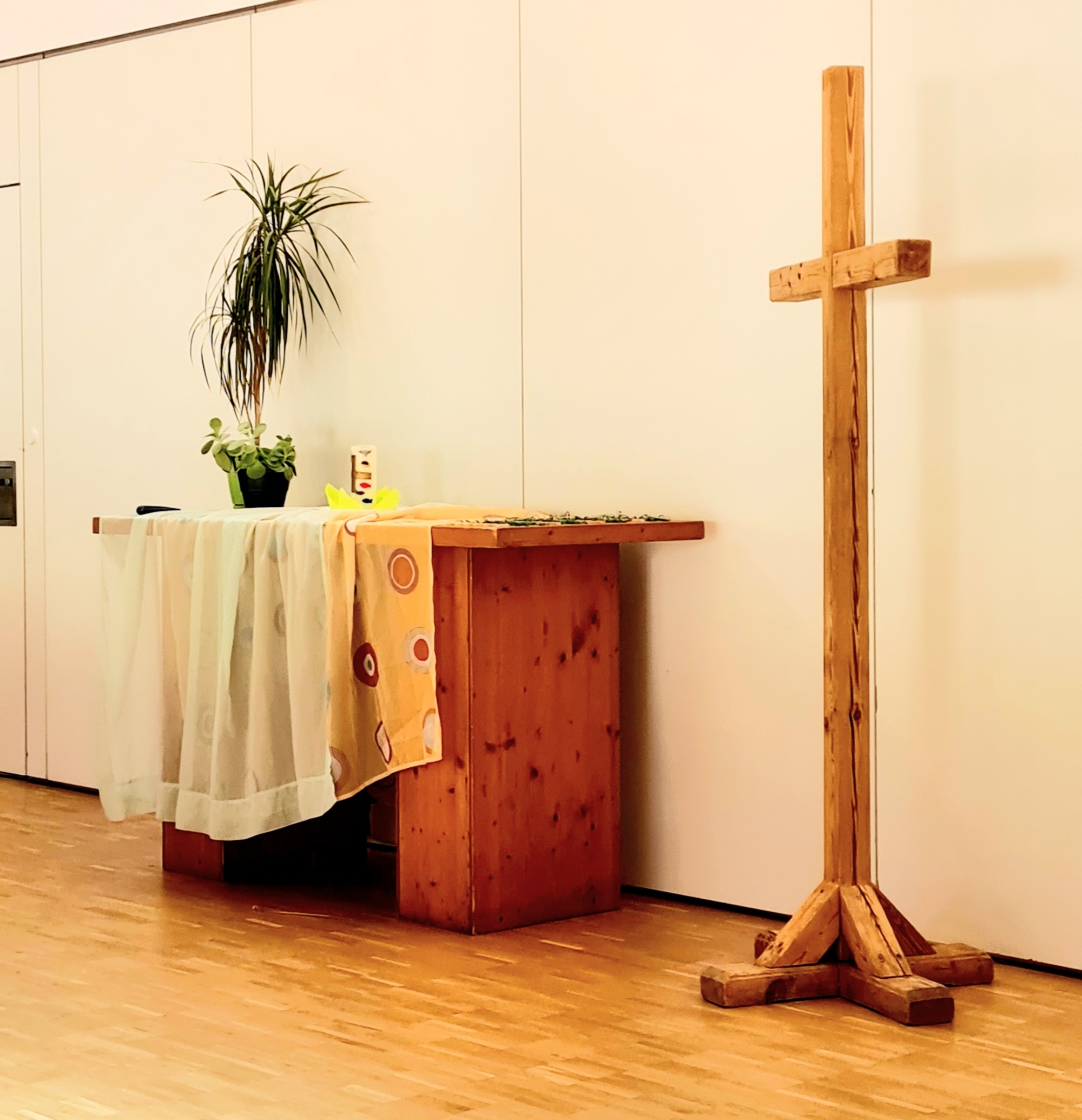 Altar und Kreuz Juli 2023