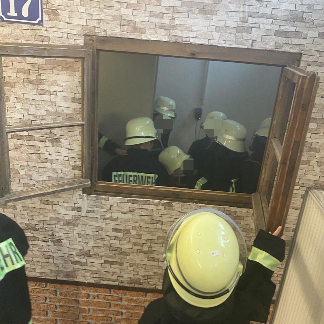 Feuerwehrmänner 25